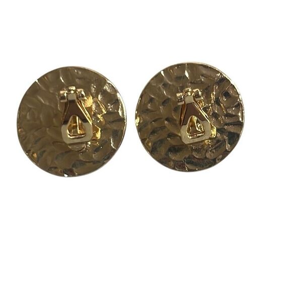 Simulated Pearl Gold Tone Clip On Earrings Elegant Luxury Demure Preppy NEW - Picture 3 of 3